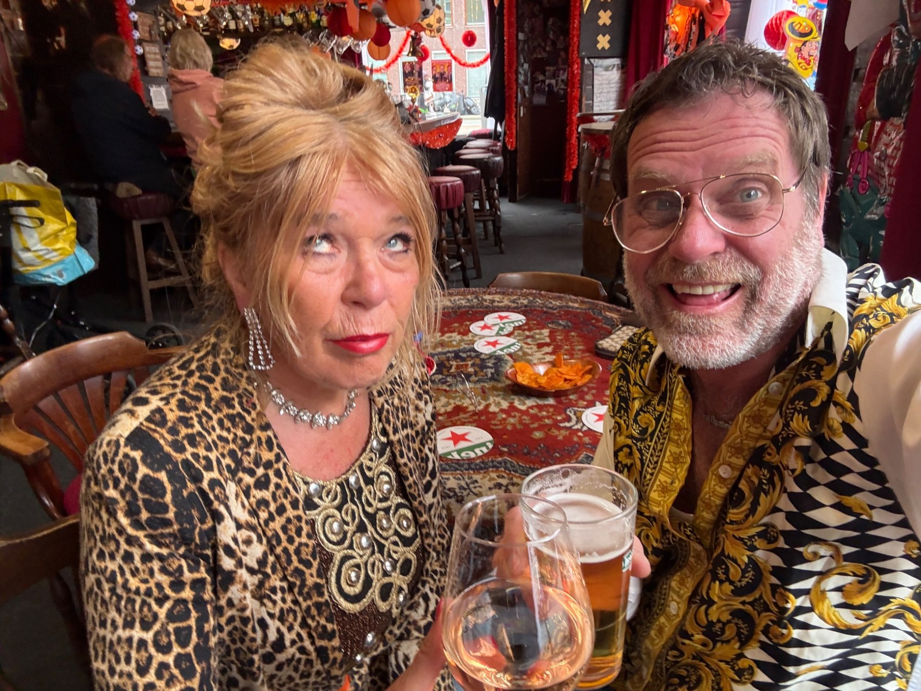 Tante Poes en haar ex Sjon samen